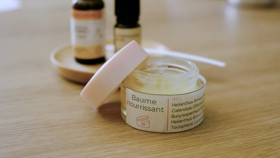Baume ouvert, surface lisse et satinée
